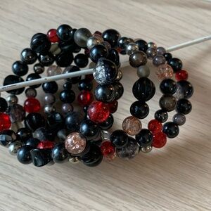 ⭐️ 5 for 20$! ⭐️ Black and red wraparound bracelet